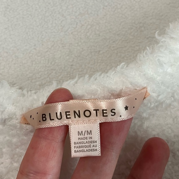 BLUENOTES FLUFFY CROP TOP - Picture 3 of 6